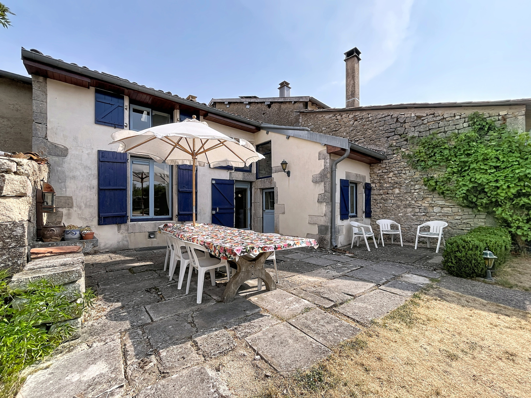 CHARMANTE MAISON DE VILLAGE