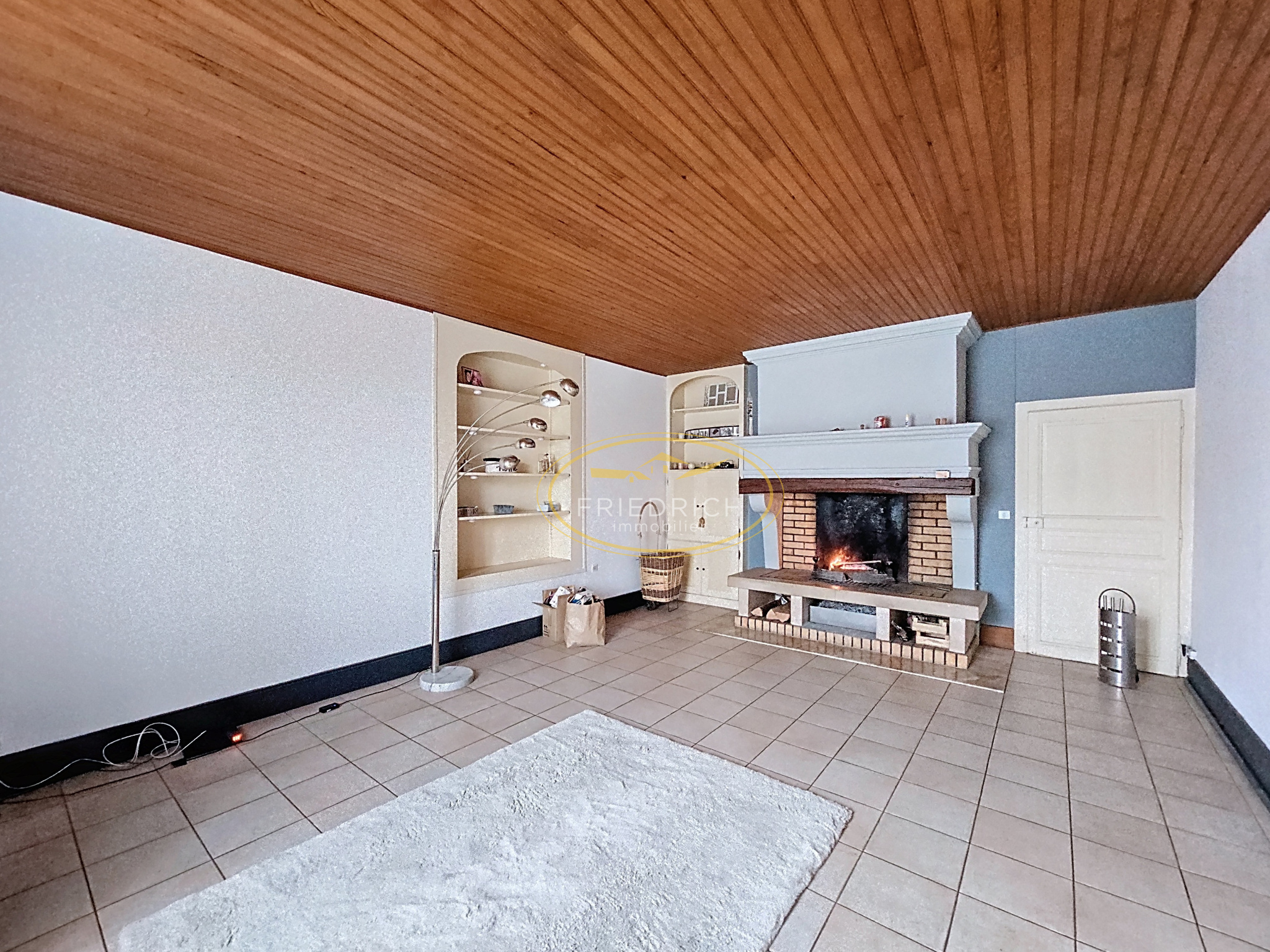 SPACIEUSE MAISON DE VILLAGE