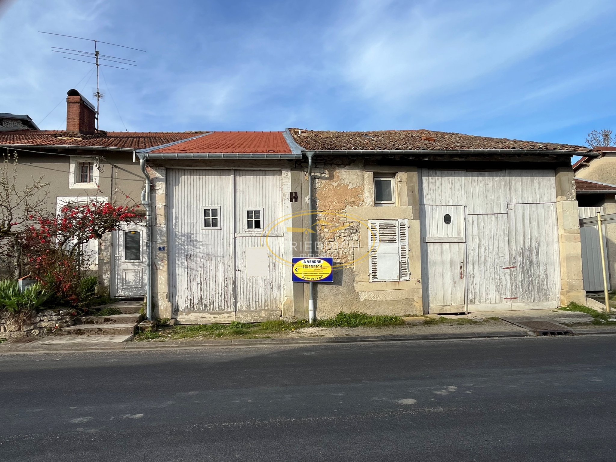 AUTHENTIQUE MAISON DE VILLAGE A CONFORTER